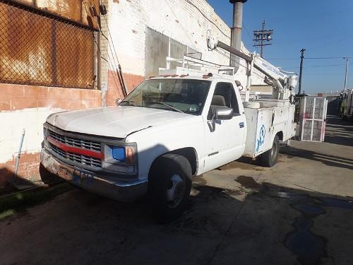 1996 CHEVY UTILITY TRUCK W/ CRANE AND AIR COMPRESSOR - Downtown, Los Angeles, California