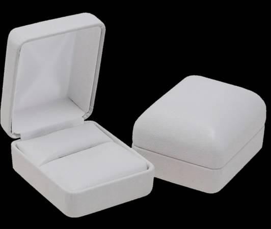 24 White Leatherette Hinge-Opening Ring Boxes - Woodland Hills, Los Angeles, California